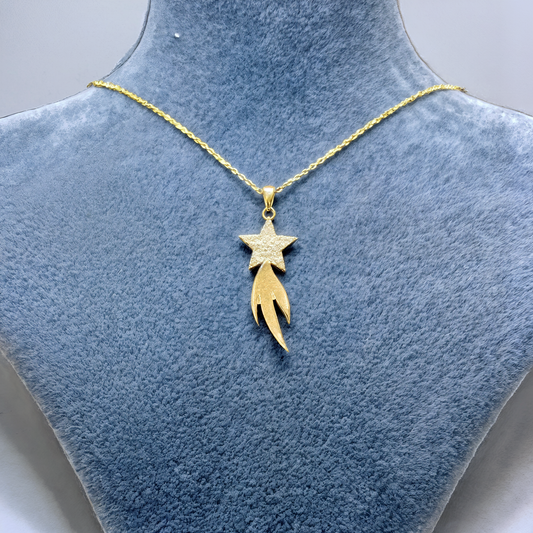 Sarı altın yıldız figürlü kolye
