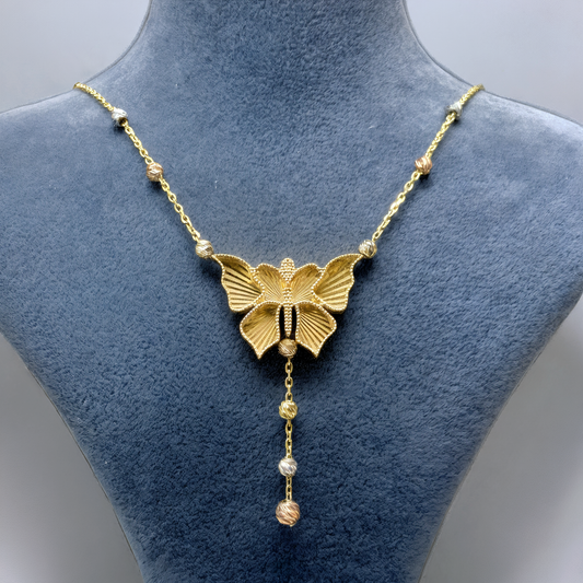 İllüzyon tasarımlı altın kelebek figürlü kolye